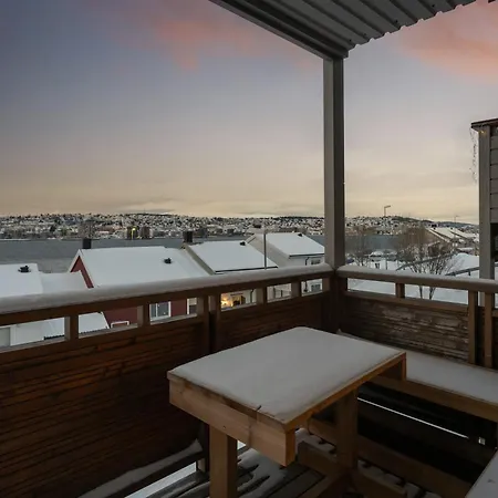 Sentral Med Parkering Lejlighed *