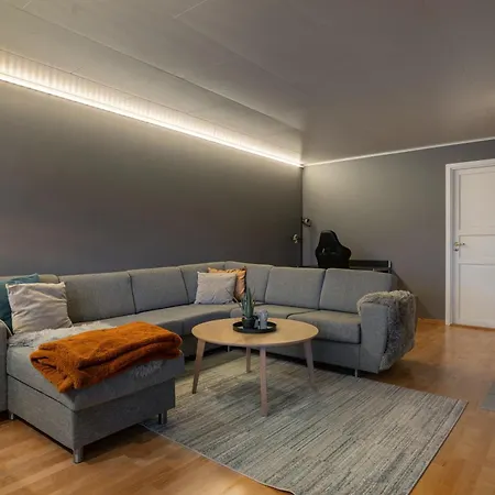 Sentral Med Parkering Lejlighed *