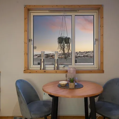 Sentral Med Parkering Apartment *